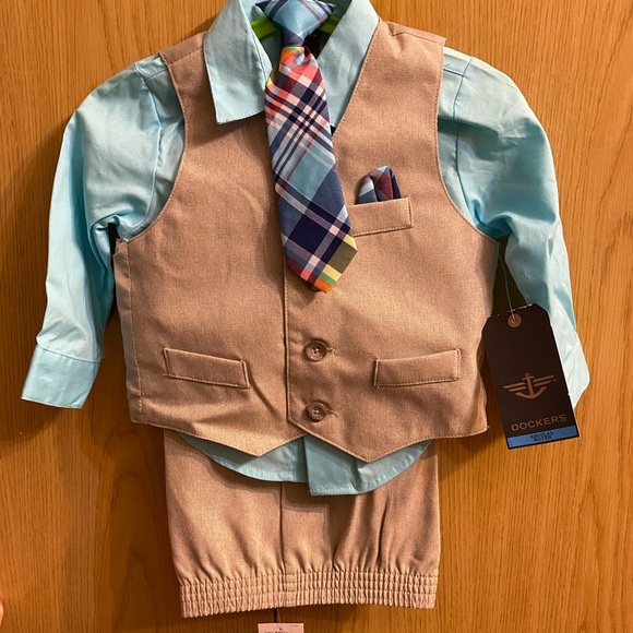 NWT Dockers 4 Piece Set - 24 Months - Picture 4 of 5